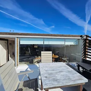https://casa-yuno-la-asomada-lanzarote.in-canary-islands.com